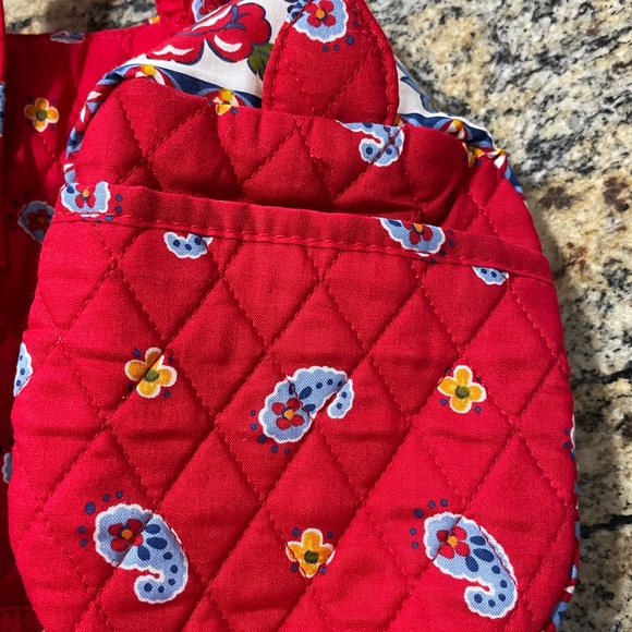 Brand New Quilted Barrel Tote with matching coin bag. - Picture 3 of 7